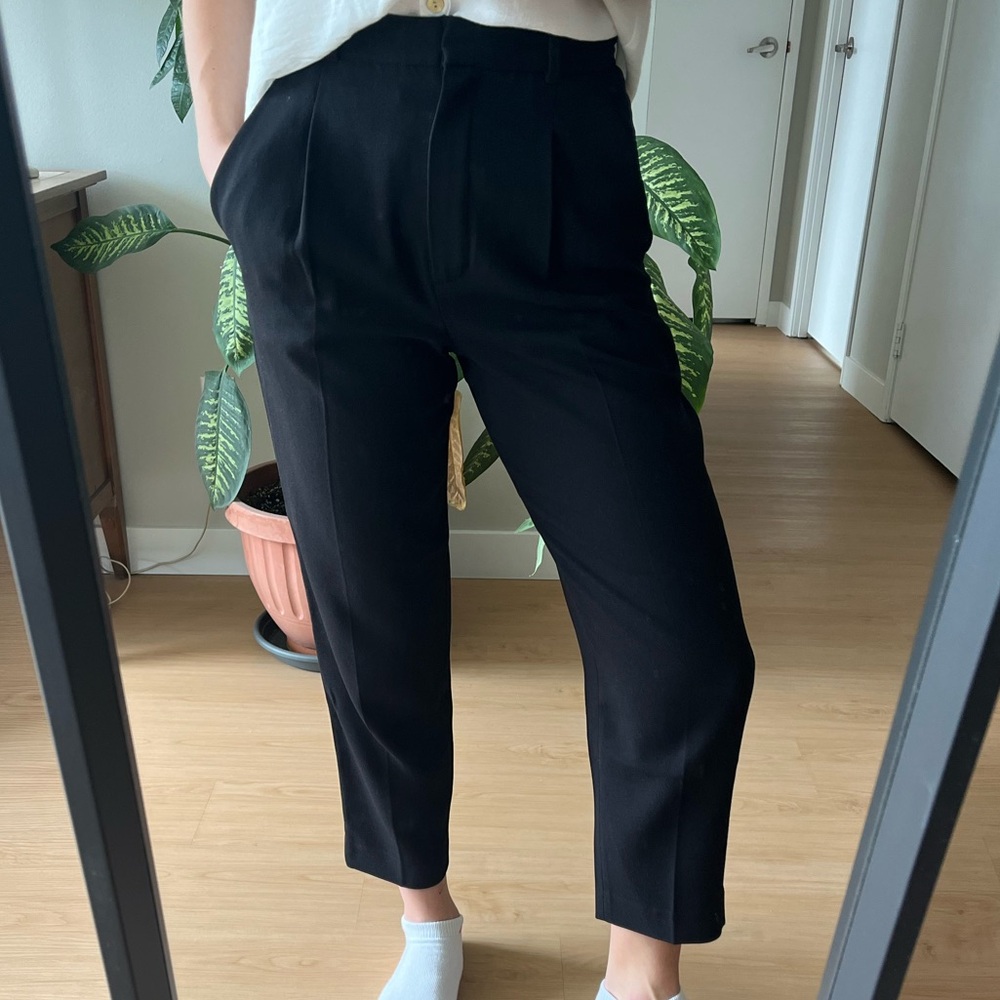 Wilfred Cropped Pleated Trousers in Black